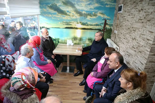 Cumhurbaşkanı Erdoğan Kastamonu'da börekçiye girdi-4