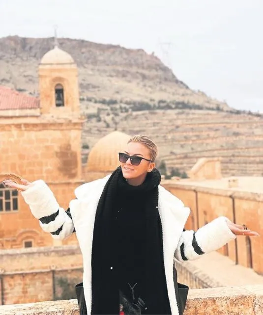 billur-kalkavandan-kadinlari-kizdiracak-sozler-estetikciden-once-kafalarinin-icini-doldursunlar-1642621159968.jpeg Billur Kalkavan'dan kadınları kızdıracak sözler! " Estetikçiden önce kafalarının içini doldursunlar..."-12