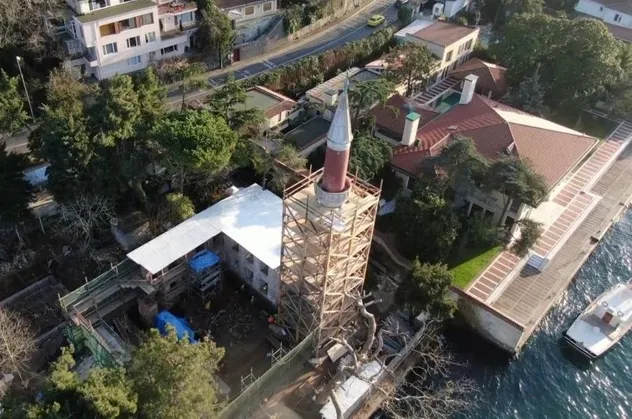 Restorasyonunu Kalyon Vakfı üstlenmişti... Üsküdar'da yanan tarihi Vaniköy Camii'ndeki çalışmalar havadan görüntülendi