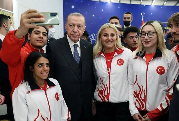 son-dakika-baskan-erdogandan-sporun-yildizlari-iftarinda-onemli-aciklamalar-1650482351345.jpeg Son dakika: Başkan Erdoğan'dan Sporun Yıldızları İftarı'nda önemli açıklamalar-2