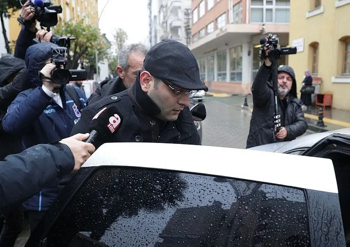 ogun-samast-trabzonda-segbisle-durusmaya-katildi-ifadesi-alinmadi-yurt-disi-cikis-yasagi-verildi-1701877691733.jpeg Ogün Samast Trabzon'da SEGBİS'le duruşmaya katıldı! İfadesi alınmadı... Yurt dışı çıkış yasağı verildi-6