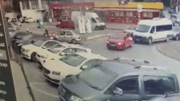 trafikte-dehset-otomobiliyle-carptigi-kuryeyi-ezmeye-calisti-1674200500184.jpg Trafikte dehşet: Otomobiliyle çarptığı kuryeyi ezmeye çalıştı-3