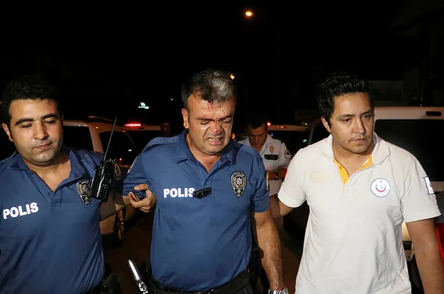Adana'da yardıma giden polise şok