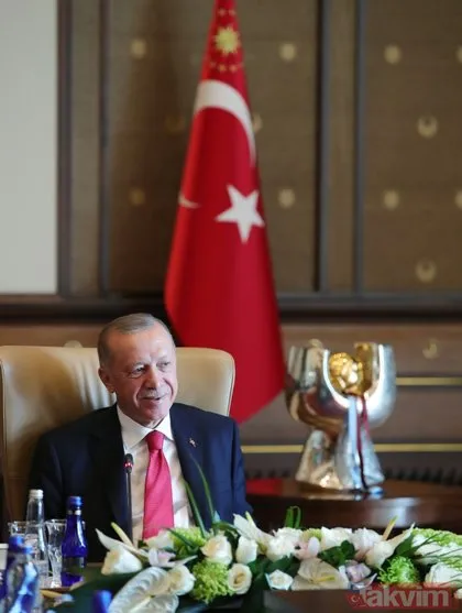 Şampiyon Külliye’de! Başkan Recep Tayyip Erdoğan Trabzonspor’u kabul etti