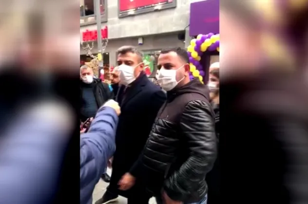 CHP'li seçmenler Kemal Kılıçdaroğlu'nu eleştiren Öztürk Yılmaz'ın üzerine yürüdü!