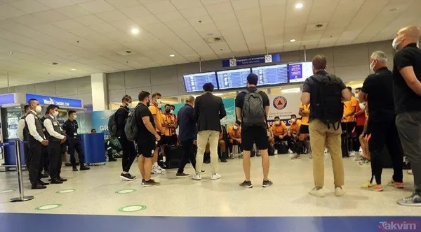 arda-turandan-yunanistanin-kustah-tavrina-iliskin-aciklama-insan-haklarina-aykiri-davranislarla-karsilastik-1626127078448.jpeg Arda Turan'dan Yunanistan'ın küstah tavrına ilişkin açıklama: İnsan haklarına aykırı davranışlarla karşılaştık-3