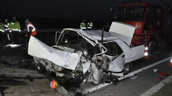Manisa Salihli'de trafik kazası: 2 sürücü hayatını kaybetti 2'si çocuk 5 kişi yaralandı