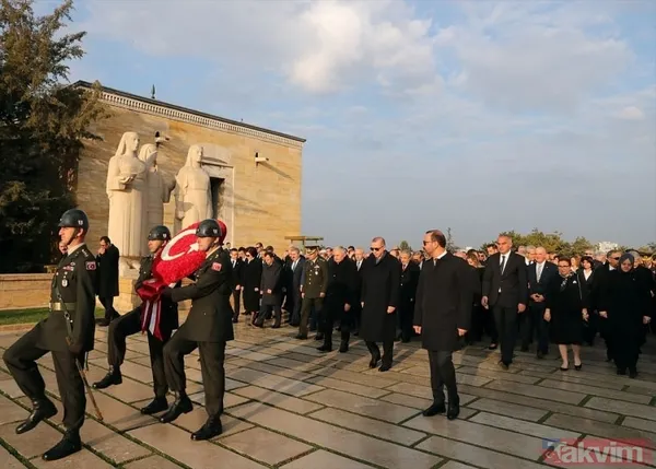 Devlet erkanı Atatürk'ü anma töreni için Anıtkabir'de - 38
