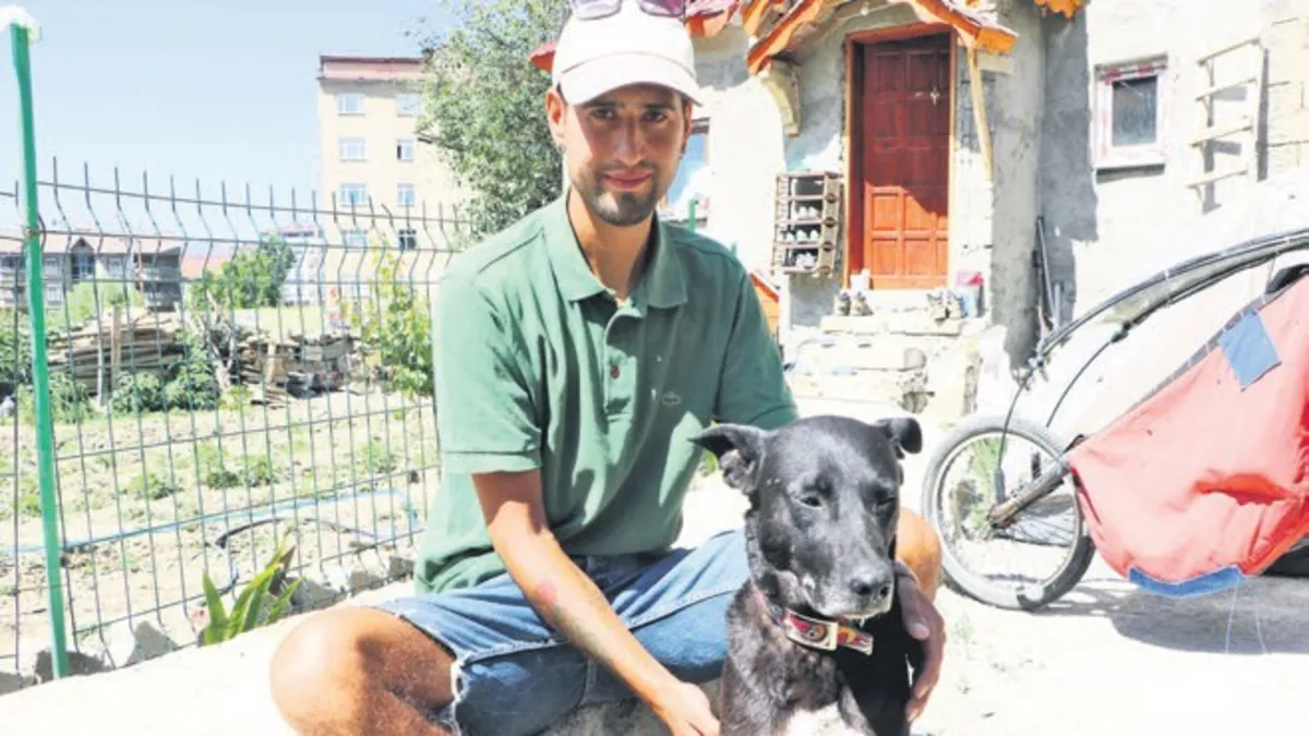 Köpeğiyle 80 ülke gezdi!