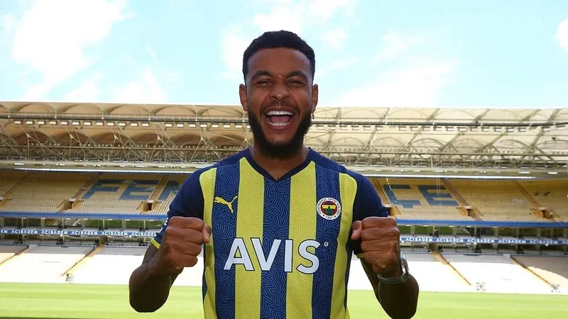 fenerbahcede-bir-transfer-daha-bitiyor-dunya-yildizi-imza-atmak-icin-maasindan-feragat-etti-geliyor-1720621231754.jpeg