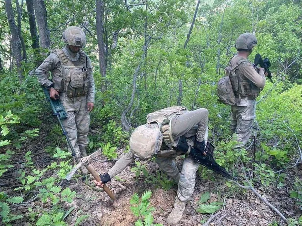 son-dakika-musta-teror-orgutu-pkkya-karsi-eren-abluka-16-operasyonu-basladi-578-personel-39-operasyonel-tim-1655020162167.jpeg Son dakika: Muş'ta terör örgütü PKK'ya karşı Eren Abluka-16 Operasyonu başladı! 578 personel 39 operasyonel tim...-3