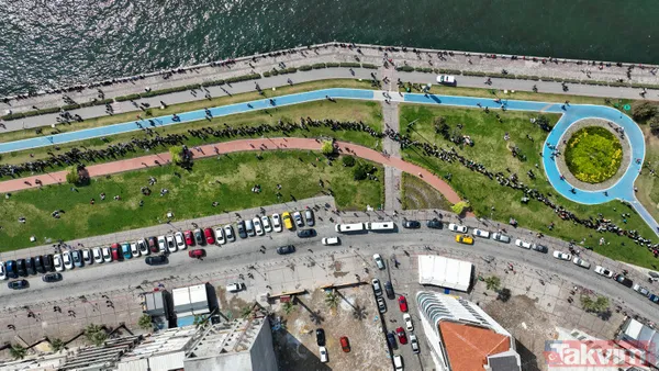 İzmir'de TCG Anadolu'ya 3'üncü de gününde büyük ilgi! Kilometrelerce kuyruk oluştu - 12