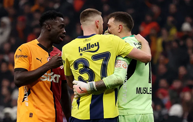 Galatasaray'dan şaşırtan transfer! Orta sahanın yeni yıldızı olacak - 16