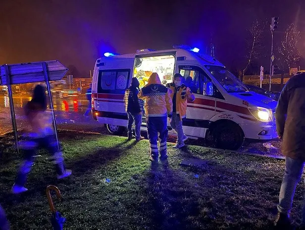 Sakarya'da 2 halk otobüsü, kamyonet ve otomobilin karıştığı kazada can pazarı yaşandı-4