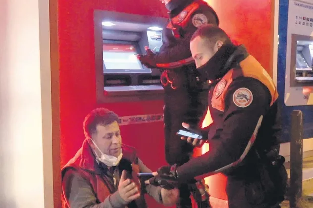 Muğla Marmaris'te dolandırıcılara 90 bin lira gönderen kişi, 100 bin lira daha gönderirken polis tarafından engellendi