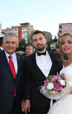 Başbakan Yıldırım'dan gelin ile damada sürpriz