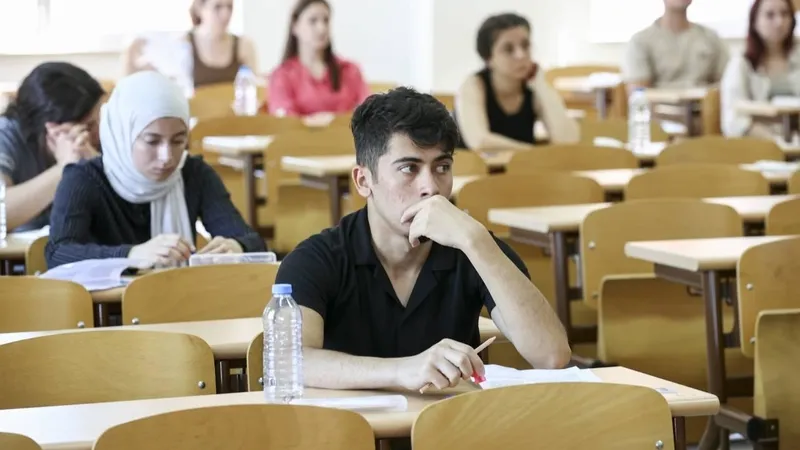 kpss-basvurulari-basladi-2024-kpss-lisans-on-lisans-ortaogretim-dhbt-basvuru-ekrani-ucreti-sinav-takvimi-sartl-1714657003948.jpg 2024 KPSS Lisans, Ön Lisans, Ortaöğretim, DHBT başvuru ekranı! KPSS başvuruları başladı! Ücreti, sınav takvimi, şartları...-3