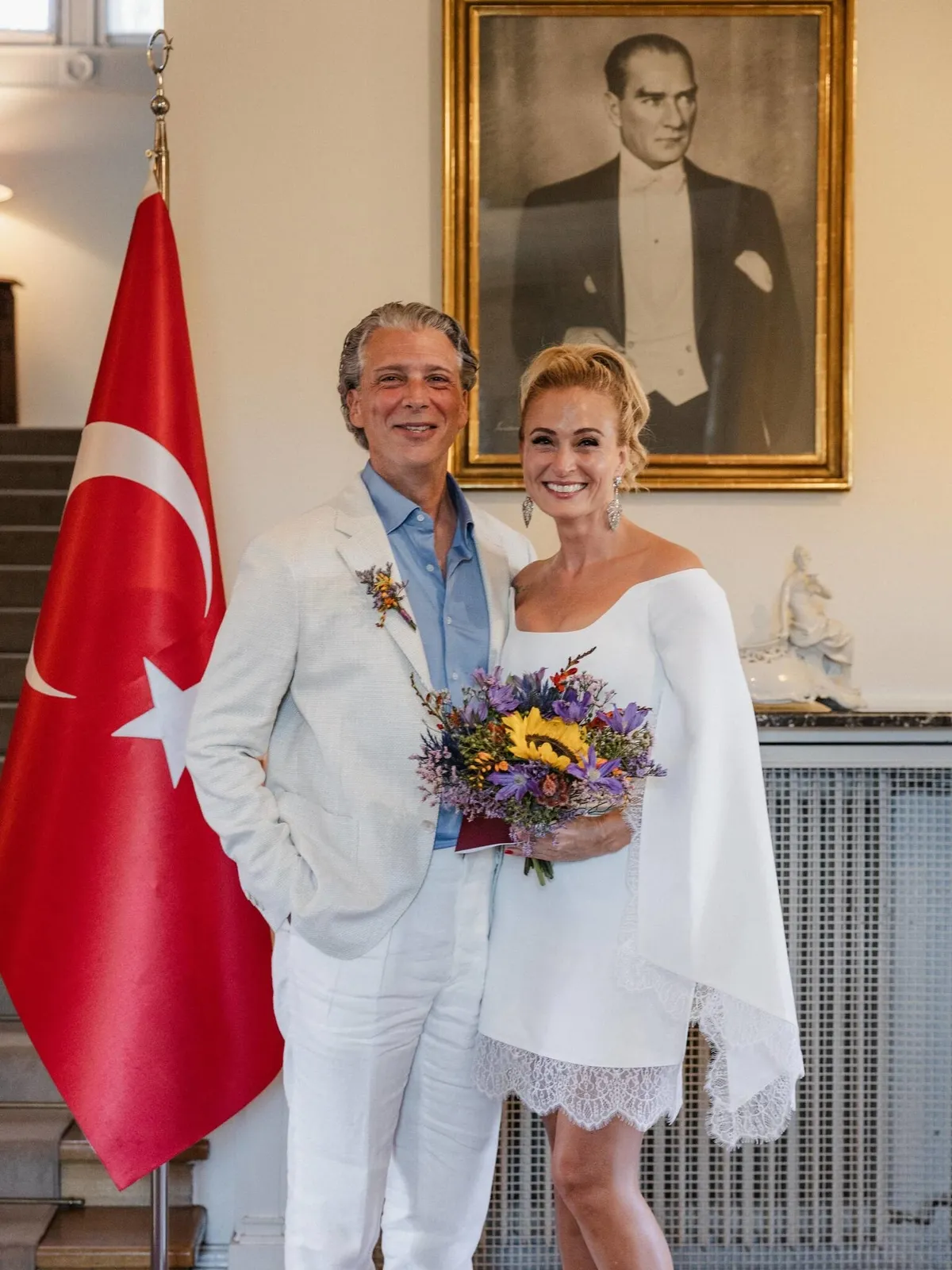 1788991957070.jpg Güçlü Mete ile evlenen Ceyda Düvenci'den mutluluk itirafı: "Kalbimin kız çocuğu gibi çarptığı bir ilişki"-4