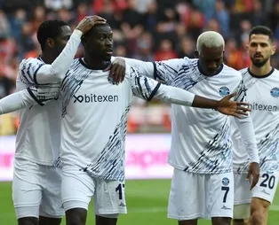 Eski Galatasaraylılar Adana Demirspor'u uçuruyor! Onyekuru, Belhanda, Ndiaye ve Emre Akbaba'dan büyük başarı