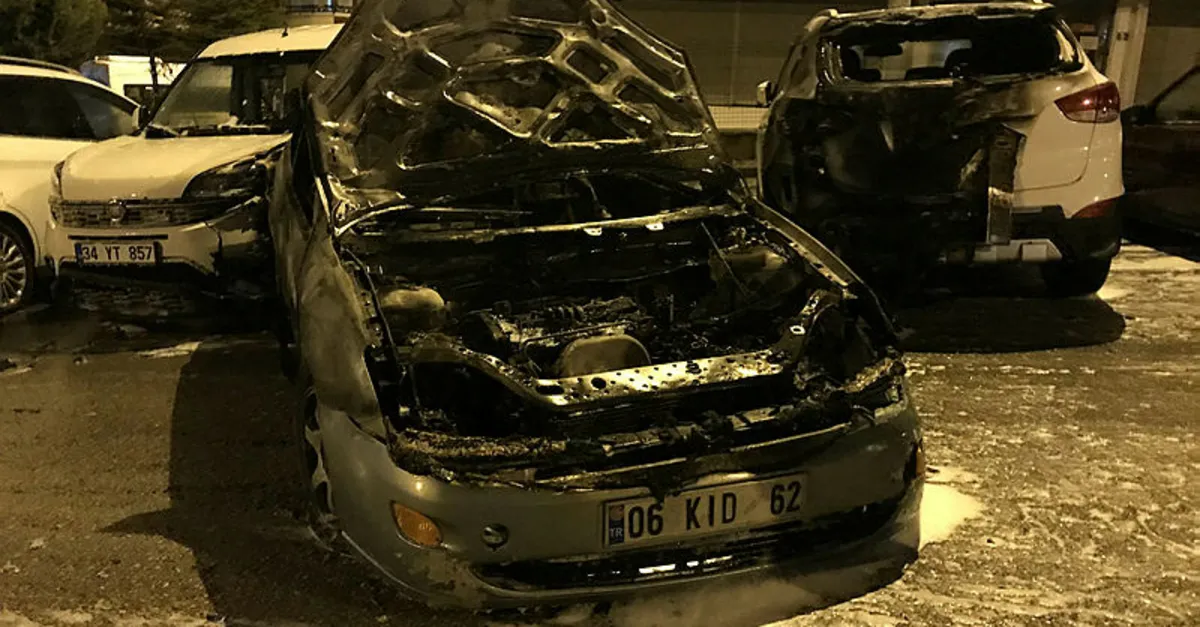 Ankara'da seyir halindeki araç alev aldı