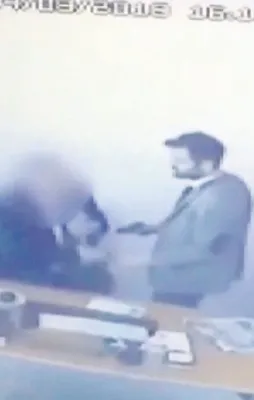 Doktoru dövüp kasayı boşalttılar