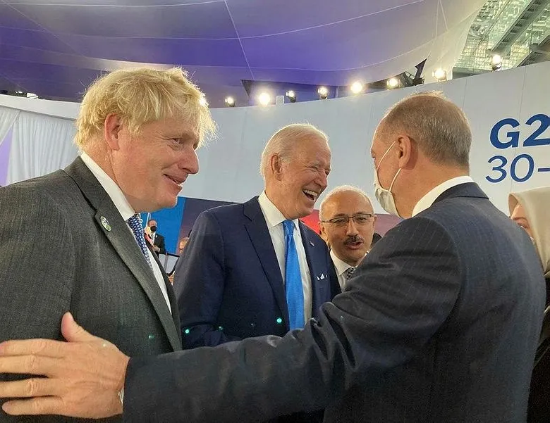 Erdoğan, G20 Zirvesi’nde dünya liderleriyle sohbet etti