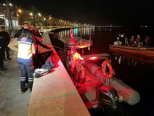 İzmir'de sır ölüm! Denizde erkek cesedi bulundu-3