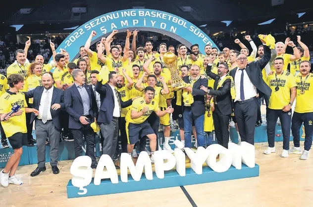 Anadolu Efes'i yenerek seriyi 3-1 yapan Fenerbahçe Beko 10. kez mutlu sona ulaştı