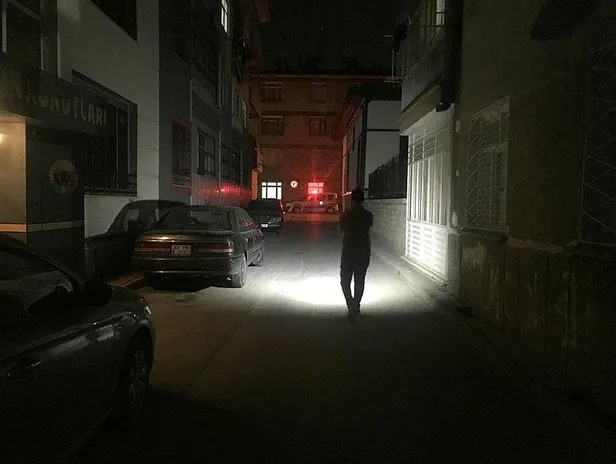 konyada-bir-cocuk-tartistigi-agabeyini-bicakla-oldurdu-1620245794736.jpeg Konya'da bir çocuk tartıştığı ağabeyini bıçakla öldürdü!-2