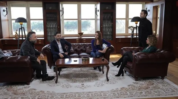 edho-178-bolum-canli-izle-atv-canli-yayin-ile-eskiya-dunyaya-hukumdar-olmaz-yeni-bolum-izle-1609246656111.jpg İhanetin zoraki karinesi! EDHO 179. bölüm fragmanı yayında mı? Hain kuşa benzer gölgesini avı zanneder-8