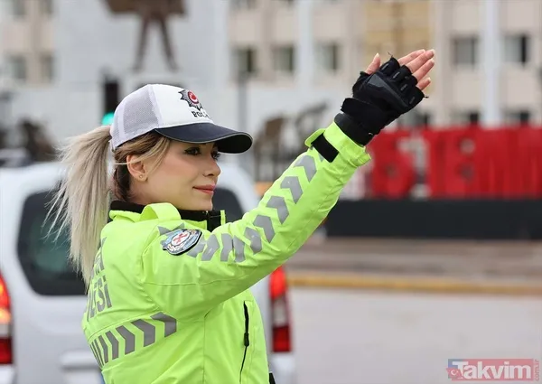 Kadın trafik polisleri Ankara'nın kalbinde trafik düzenini sağlıyor! - 5