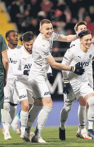 Mesut Özil’in menajeri Erkut Söğüt'ten çarpıcı açıklama! "Fenerbahçe’de 6 ay bedava oynadı"