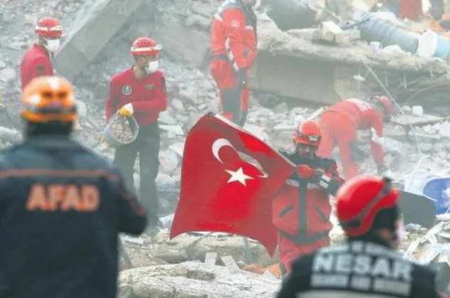 Türkiye İzmir'deki depremzedeler için tek yürek oldu