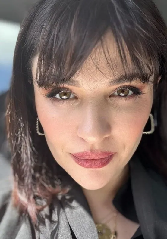 3-ayda-16-kilo-verdiren-gonca-vuslateri-diyeti-dogum-sonrasi-catir-cutur-yag-yakti-sirri-ortaya-cikti-1721232652675.jpg Doğum sonrası çatır çutur yağ yaktı! 3 ayda 16 kilo verdiren Gonca Vuslateri diyeti! Sırrı çok basit...-2