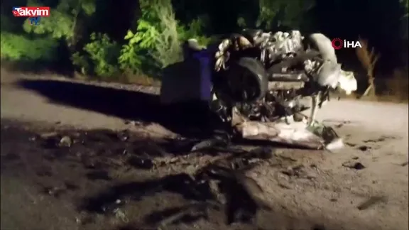 Yer: Çanakkale! İki araç kafa kafaya çarpıştı: 6 ölü