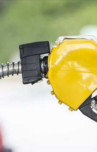 Petrol fiyatlarının dibi görmesinin ardından akaryakıtta dev indirim! Benzin 78, motorin 63 kuruş düşecek