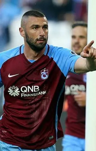Hem Burak hem Sosa İstanbul yolunda!
