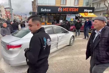 Çorum’da kavşakta üç araç çarpıştı!