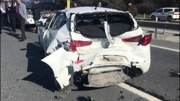 İstanbul Eyüpsultan'da trafiği kilitleyen kaza!-4