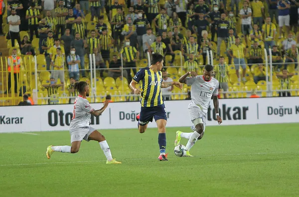fenerbahce-sampiyon-oldugu-sezona-selam-cakti-1629711450683.jpg Fenerbahçe şampiyon olduğu sezona selam çaktı!-2