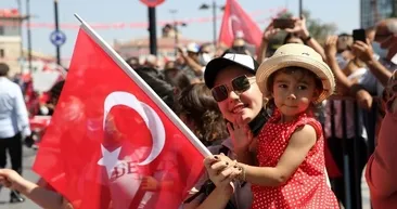 30 Ağustos Zafer Bayramı coşkusu tüm yurtta! Herkes meydanlara akın etti