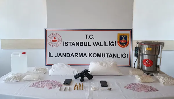 son-dakika-istanbulda-44-kilo-uyusturucu-ele-gecirildi-1664690876520.jpg