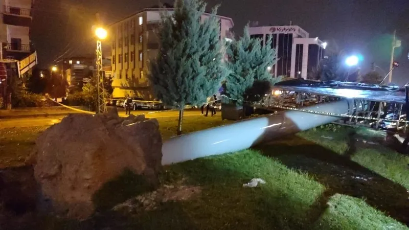 1717708084927.jpg Ankara'da sel facia üstüne facia getirdi: Tabela can aldı, yıldırım otomobili yaktı! O görüntüler çok konuşuldu!-1