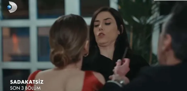 volkanin-sonu-derinin-ellerinden-oldu-sadakatsiz-volkan-oldu-mu-1652262524967.jpg Sadakatsiz'de ortalık kan revan oldu! Volkan en büyük darbeyi biricik eşinden yedi! Asya'nın çıldırttığı Derin öfke patlaması yaşadı bıçakla saldırdı-3