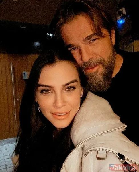 Engin Altan Düzyatan ve eşi Neslişah Alkoçlar oğulları Emir'le ilk kez görüntülendi! Neslişah sarı mayosuyla yaktı geçti - 8