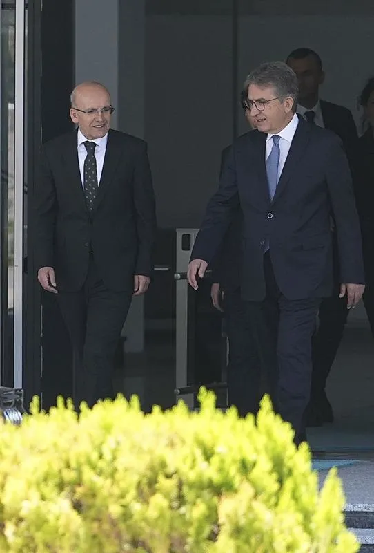 hazine-ve-maliye-bakani-mehmet-simsekten-chpye-tribun-ve-taraftar-uyarisi-umarim-normallesme-ruhunu-zedelemez-1719313823527.jpeg Hazine ve Maliye Bakanı Mehmet Şimşek'ten CHP'ye "tribün ve taraftar" uyarısı: Umarım normalleşme ruhunu zedelemez-3