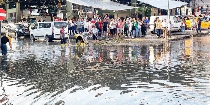 Ankara'daki şiddetli yağış sonrası CHP'li belediyelere sert tepki: "Camdan video atmakla Ankara'ya hizmet edilmez!"-6