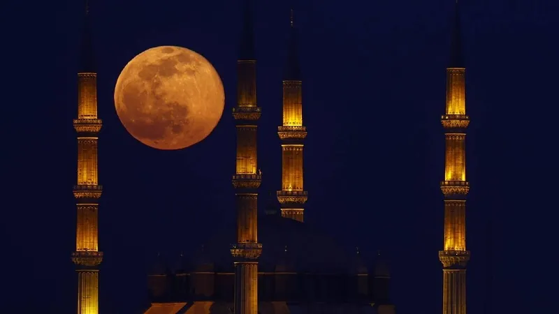 asure-orucu-saat-kacta-aciliyor-asure-gunu-iftar-vakitleri-nasil-istanbul-izmir-ankara-antalya-bursa-1751710802407.jpg (Anadolu Ajansı)