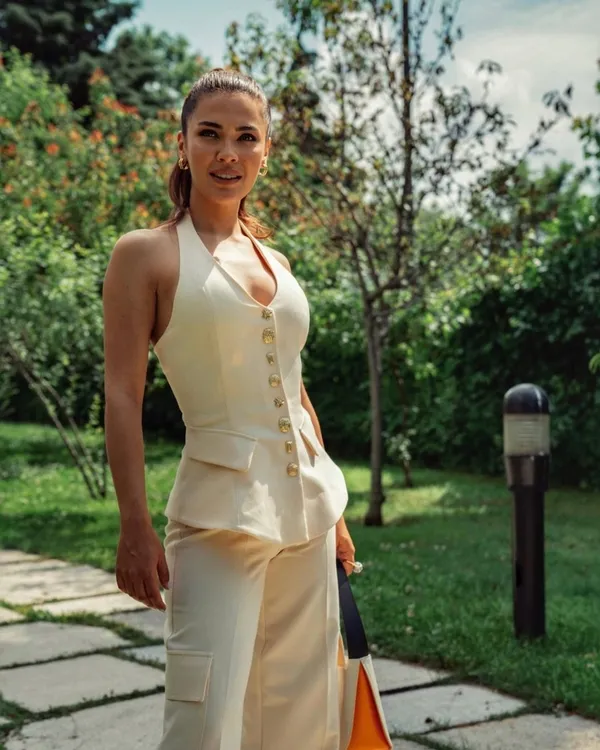 hayranlari-cileden-cikardi-biran-damla-yilmaz-adeta-ates-puskurdu-basina-gelenler-agizlari-acik-birakti-rahmet-1690366701684.jpg Hayranları çileden çıkardı! Biran Damla Yılmaz adeta ateş püskürdü! Başına gelenler ağızları açık bıraktı! "Rahmetli dedemin adına..."-7