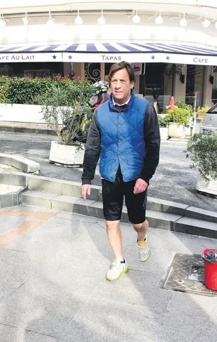 Kaya Çilingiroğlu ve Ekin Türkmen maskesiz dolaşma yasağını deldi